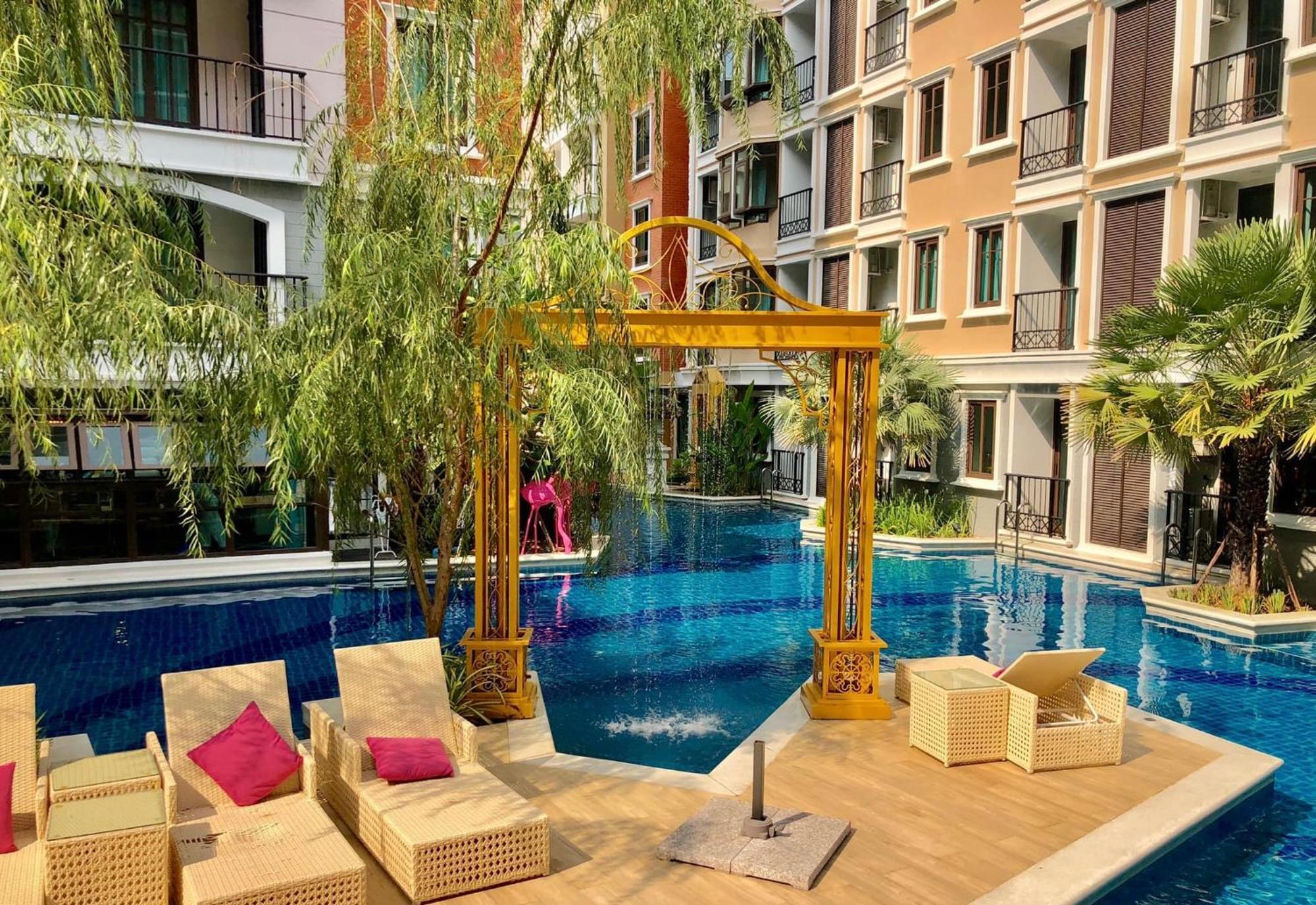 Espana Resort Jomtien Beach Pattaya Exterior photo