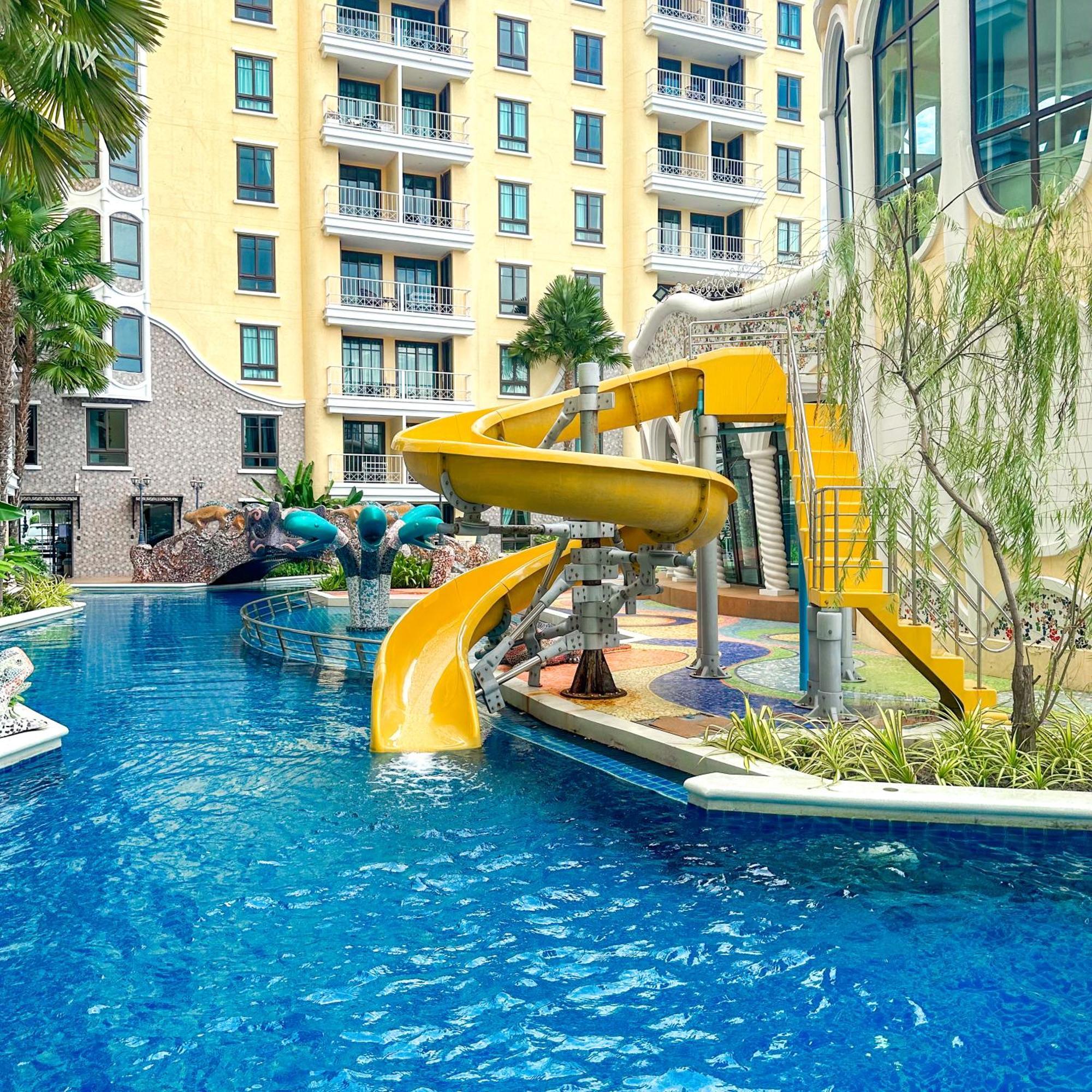 Espana Resort Jomtien Beach Pattaya Exterior photo