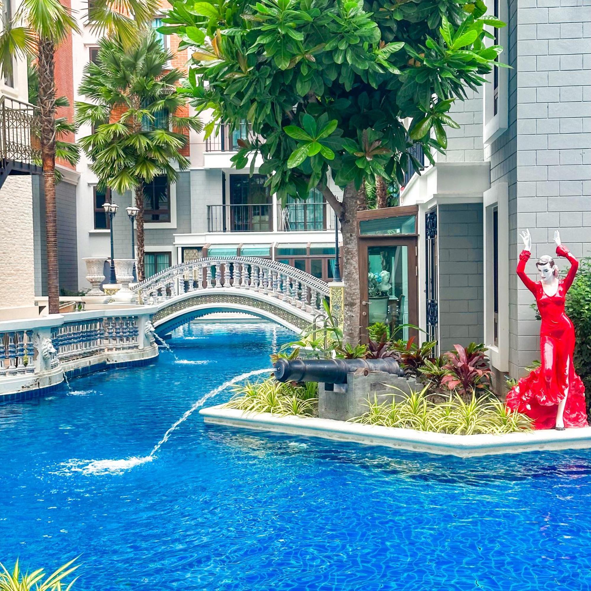 Espana Resort Jomtien Beach Pattaya Exterior photo
