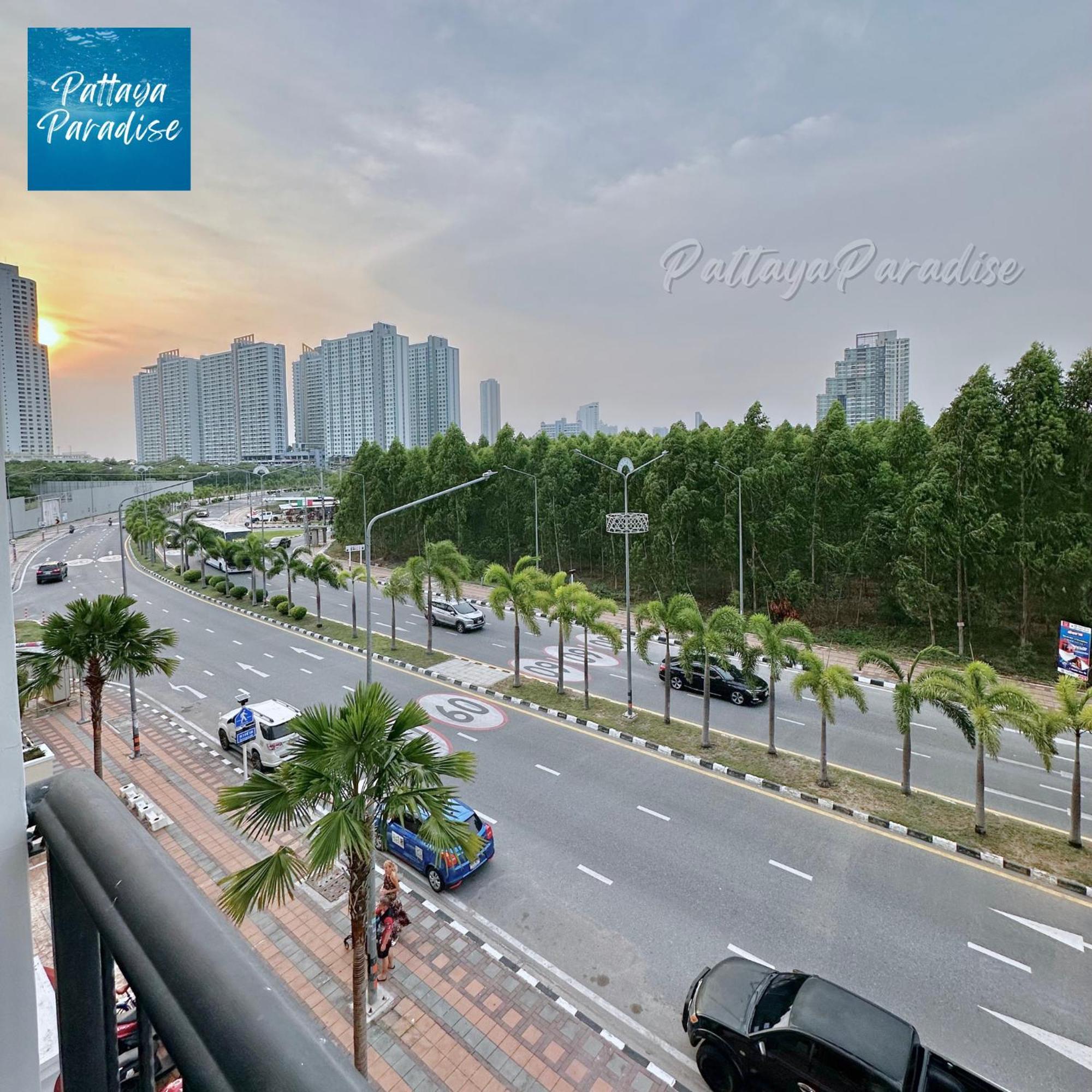 Espana Resort Jomtien Beach Pattaya Exterior photo