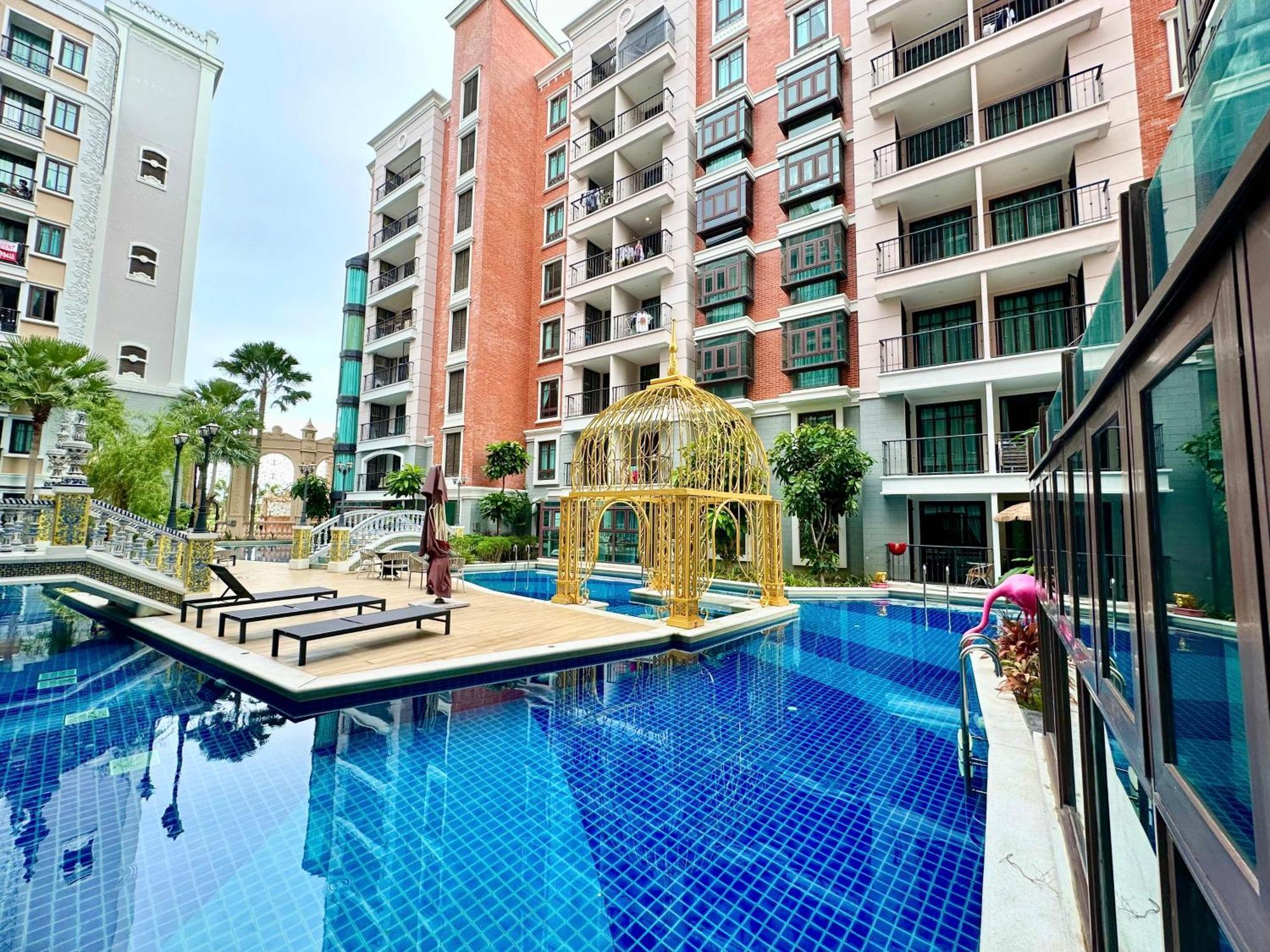 Espana Resort Jomtien Beach Pattaya Exterior photo